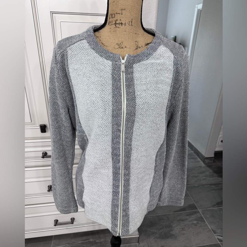 Tommy Hilfiger Black and White Textured zip up sweater!